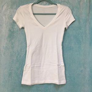 White V-neck short sleeve T-shirt